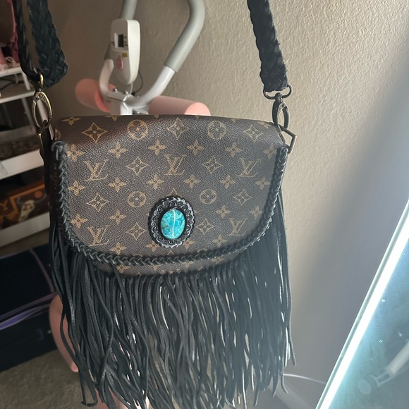 Fringed Brown Designer Crossbody Bag - Picture 3 of 3